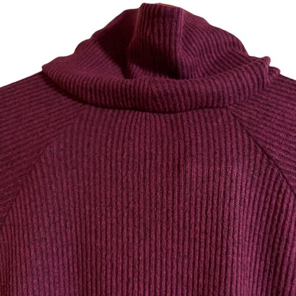 😊 3/$30 NWT🏷 EXPRESS cowl neck top, Sz Small super soft! Burgundy, tie front - Picture 3 of 7